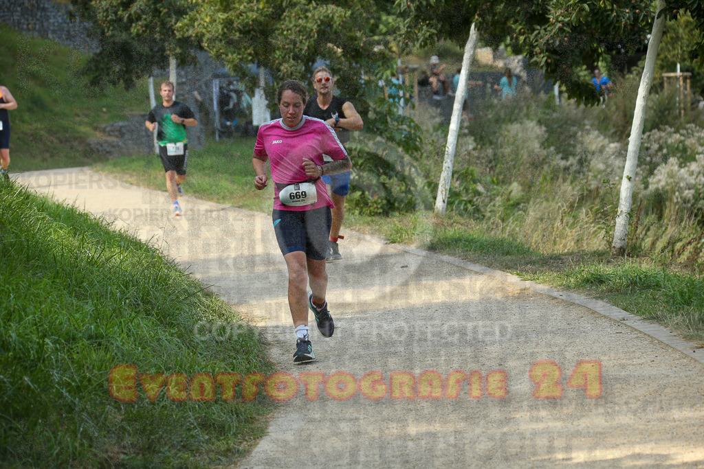 250824_1442_EX1_7203 | Sportfotografie im Rhein-Sieg Kreis, Köln, Bonn, NRW, Rheinland Pfalz, Hessen, etc. Unser Tätigkeitsfeld umfasst den Laufsport vom Volkslauf über den Marathon, Duathlon, Triathon bis zum Ultralauf wie Kölnpfad Ultra oder Schindertrail.