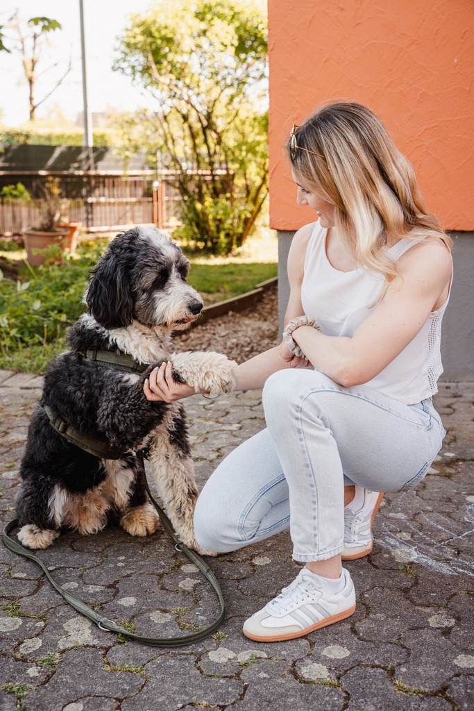 20260426-162 | MuT (Mensch und Tier) mit Mona - Fotografie und Tierkommunikation - Realisiert mit Pictrs.com