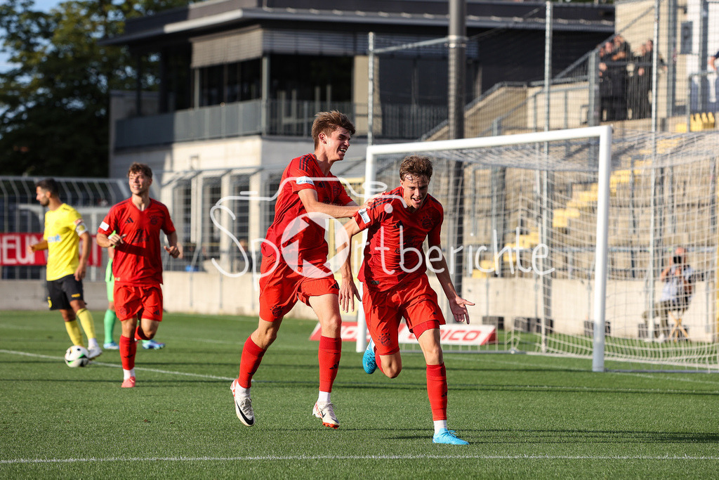 FC Bayern Amateure - SpVgg Bayreuth | Jubel nach dem Treffer zum 2-0 fuer die Bayern Amateure duch Jonathan Asp JENSEN (FCB #8) / Freude / Tor / Torschuetze