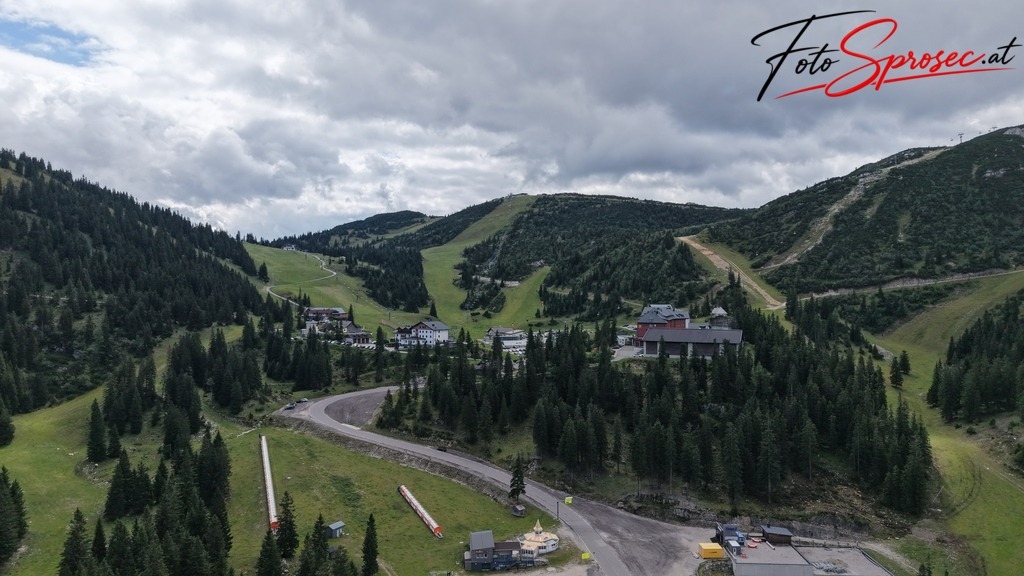 dji_fly_20250824_120316_0021_1756037228079_photo | Mit meiner Kamera halte ich besondere Augenblicke, faszinierende Landschaften und interessante Details fest. Dabei entstehen ganz unterschiedliche Aufnahmen – von stimmungsvollen Landschaftsfotografien und beeindruckenden Drohnenaufnahmen über Pressefotos - Realisiert mit Pictrs.com
