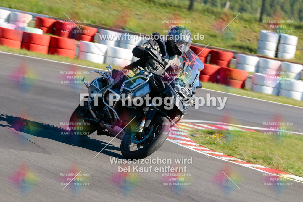 Moto-TeamOBK-21227 | Hier findet Ihr Bilder von Touristenfahrten auf der Nürburgring Nordschleife oder von anderen Veranstaltungen die ich besucht habe. Viel Spass beim Durch Schauen 