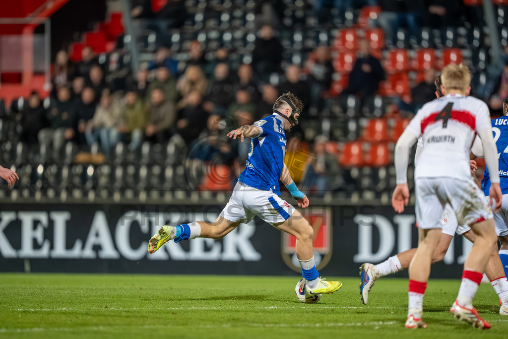 VfB Stuttgart II vs. FC Energie Cottbus, Fussball, 3.Liga, 27. Spieltag, Saison 2025/2026, 03.03.2026 | Großchance durch Erik Engelhardt (FC Energie Cottbus, #18),VfB Stuttgart II vs. FC Energie Cottbus, Fussball, 3.Liga, 27. Spieltag, Saison 2025/2026, 03.03.2026Foto: photosbyphips/Philip Ziegler