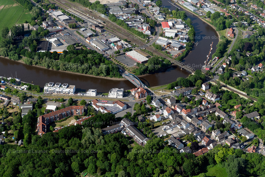 4030168 | BREMEN 01.06.2020 Fluß - Brückenbauwerk "Lesumbrücke" über dem Fluss Lesum im Ortsteil Burglesum im Norden von Bremen. // River - bridge construction "Lesumbruecke" across the river Lesum in the Burglesum part of Bremen in Germany. Foto: Gerhard Launer