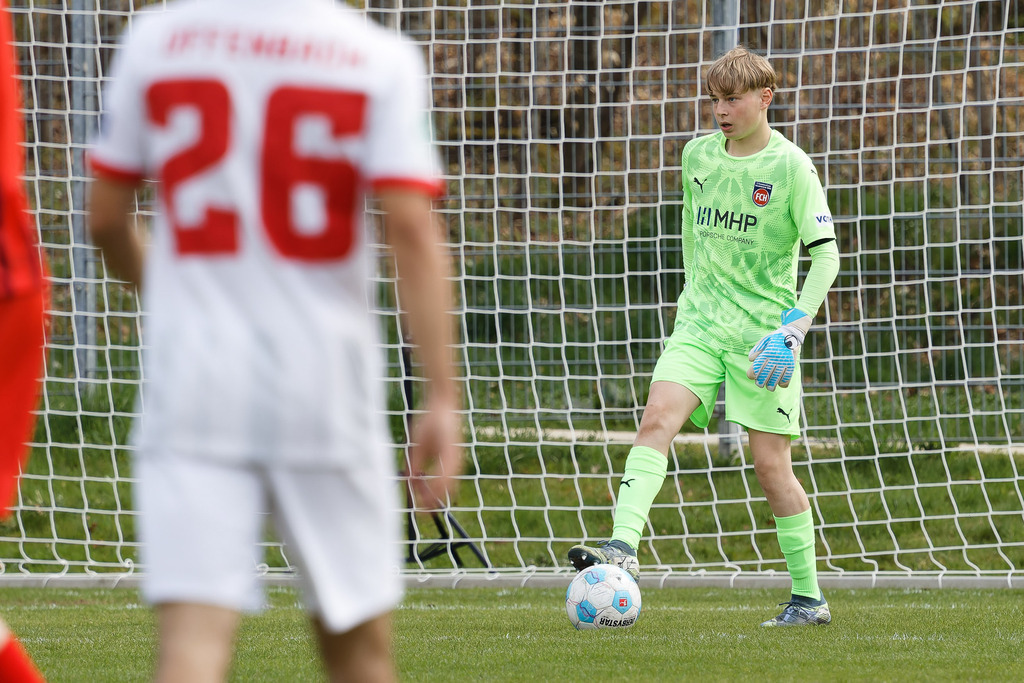 FCHOFK_260418_6-87 | 1.FC Heidenheim 1846 vs. Offenbacher Kickers, Fußball, U17, B-Junioren, NWL, U17-DFB-Nachwusliga, 2025/2026, 10. Spieltag, 18.04.2026 in Heidenheim, Walter-Birkhold-Jugendstadion (Foto: Michael Bulling) - Realisiert mit Pictrs.com