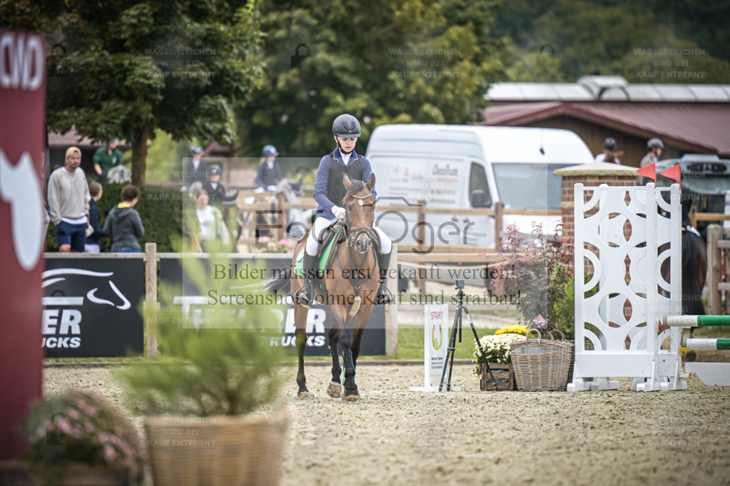 DOS_1092 | Entdecke hochwertige Reitturnierfotos von Foto Oger. Professionell, emotional und authentisch – jetzt Lieblingsmomente im Shop bestellen. - Realisiert mit Pictrs.com