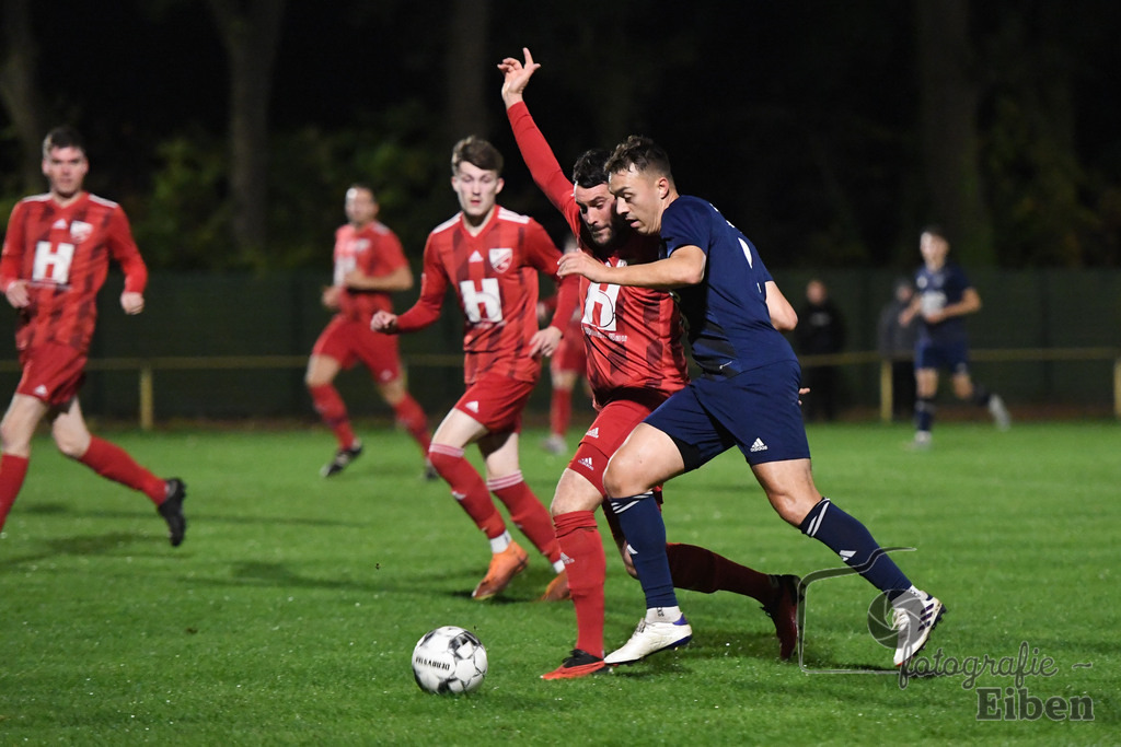 TV Metjendorf-SV Ofenerdiek | Herren Kreisliga; TV Metjendorf (rot)-SV Ofenerdiek (blau) am 09.10.2024; in Metjendorf (Am Sportplatz), Photo: Philip Eiben 2024 - Realisiert mit Pictrs.com