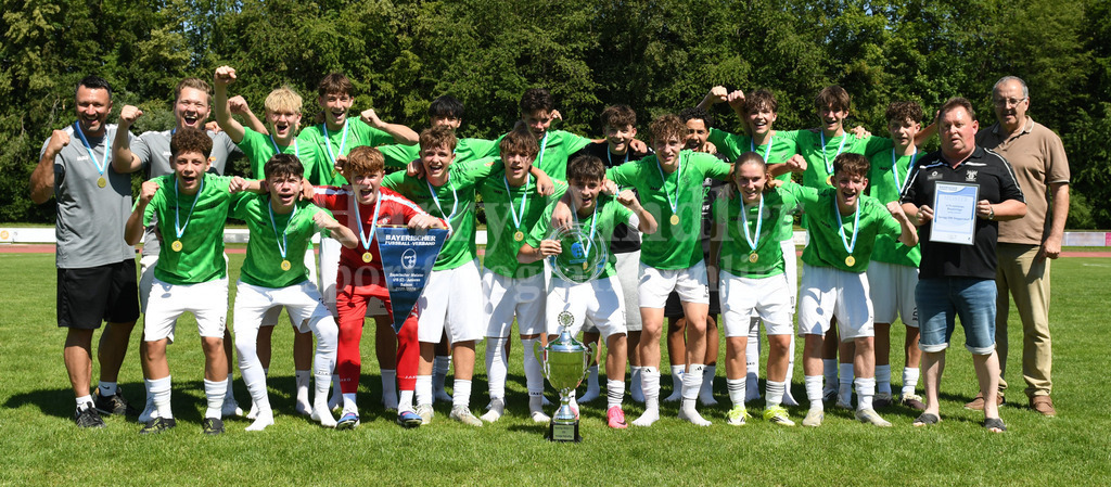 Bayernliga Meister SpVgg GW Deggendorf C-Junioren | Jubelbilder SpVgg GW Deggendorf C-Junioren U15 - Realisiert mit Pictrs.com