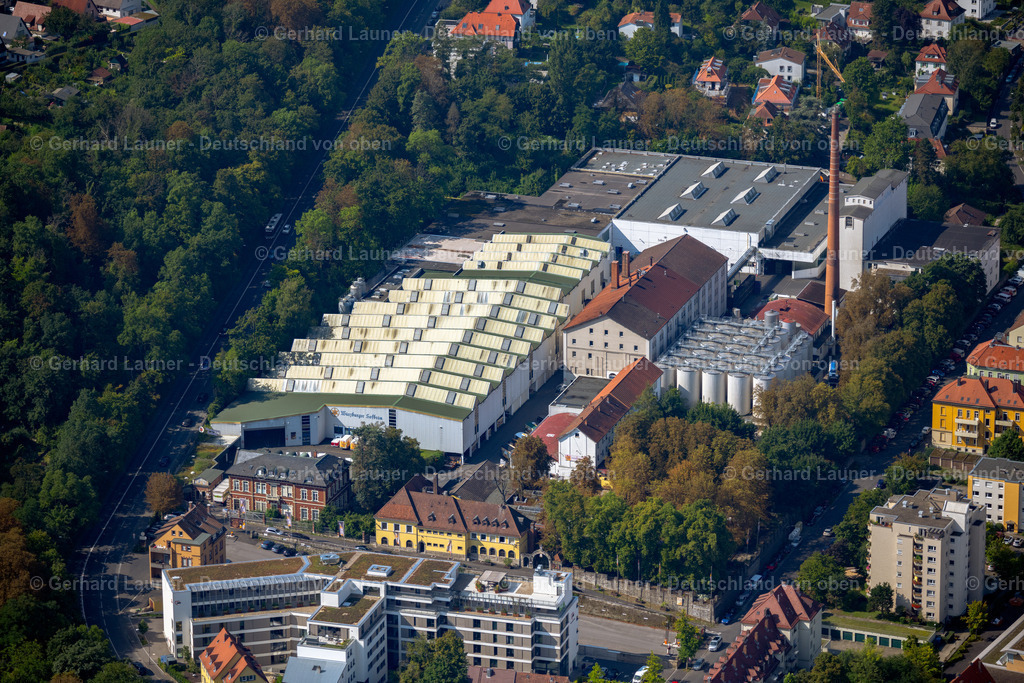 4050605 | Würzburger Hofbräu GmbH Höchberger Straße 28 97082 WürzburgTelefon: (0931) 4109 - 0 Fax: (0931) 4109 - 132E-Mail:  info@wuerzburger-hofbraeu.de Internet: www.wuerzburger-hofbraeu.de Geschäftsführer: Michael Haupt, Norbert Lange, Dr. Jörg LehmannInhaltlich verantwortlich im Sinne von § 6 Medienstaatsvertrag: Michael Haupt, Norbert Lange