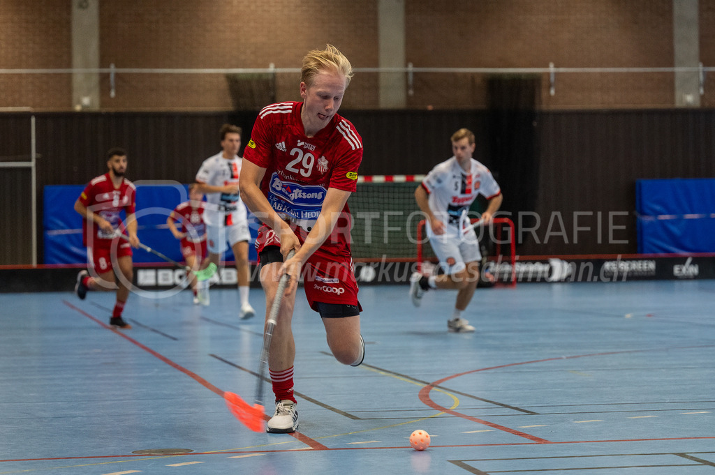 Strängnäs IBK vs Höllvikens IBF - 30. September 2023 | Strängnäs IBK vs Höllvikens IBF
Thomas Arena, Strängnäs
Pelle Hansson (#29 Strängnäs IBK).
Bild: Sportfotografie Markus Aeschimann | www.markus-aeschimann.ch - Realisiert mit Pictrs.com