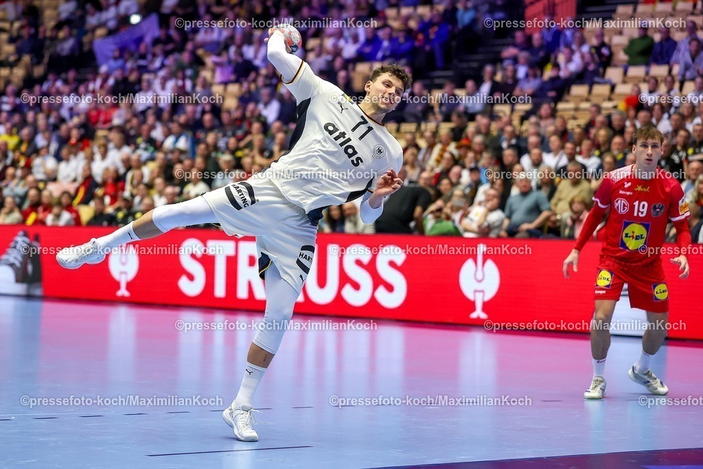 EHF15012602099 | 15.01.2026, Handball, Men's EHF EURO 2026, Deutschland - Östereich, Jyske Bank Boxen in Herning, Dänemark, Preliminary Round:  Marko Grgic (Germany #71) Siebenmeter Wurf