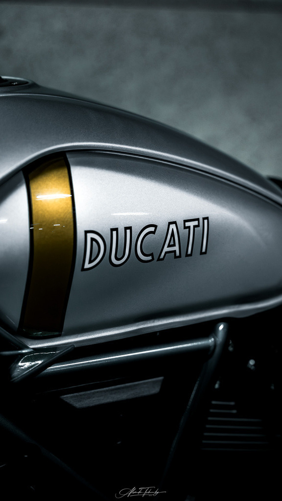 Ducati Scramber Formula 73 | Entdecken Sie die faszinierende Welt von Alexander Tschuncky Arts: Kreative Fotografie, atemberaubende Automobilkunst und hochwertiger Bilderdruck. Lassen Sie sich inspirieren! - Realisiert mit Pictrs.com