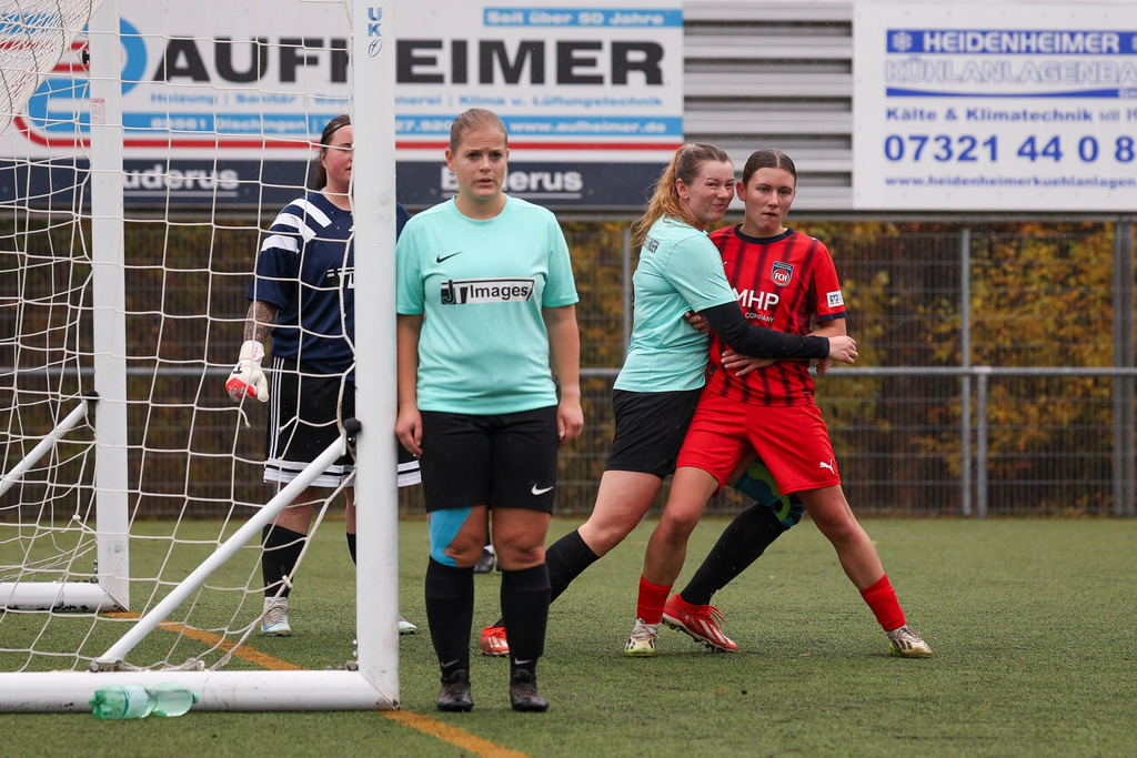 FCHWAS_251102_3995 | 1.FC Heidenheim 1846 II vs. SGM DJK-SV Wasseralfingen/Neuler, Fußball, Frauen, Bezirksliga, 2025/2026, 8. Spieltag, 02.11.2025 in Mergelstetten (Foto: Michael Bulling) - Realisiert mit Pictrs.com