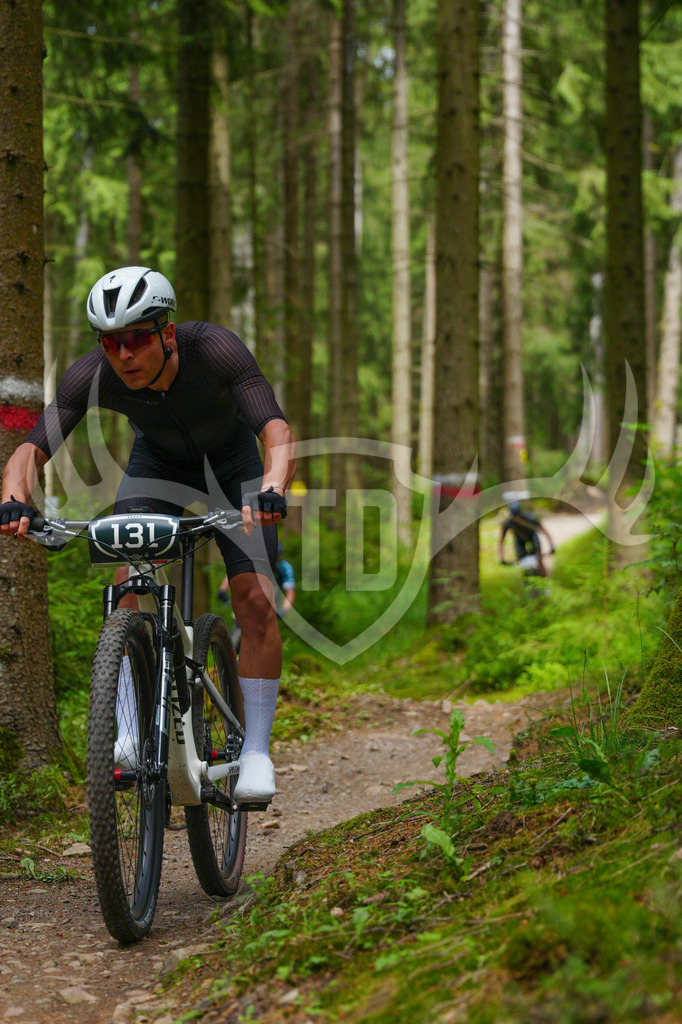 FC603572 | Fotogalerie der Treibjagd im Dunkelwald - Dein MTB Etappenrennen im Erzgebirge - Realisiert mit Pictrs.com