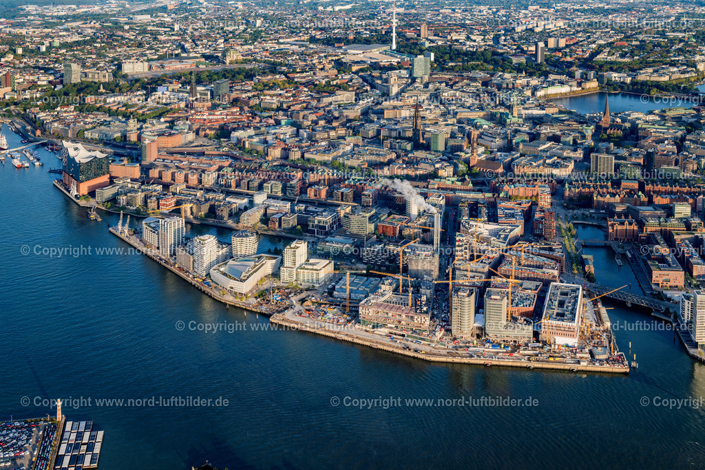 Hamburg_Hafencity_ELS_1591181023 | HAMBURG 18.10.2023 Baustelle zum Neubau des Gebäudekomplexes des Einkaufszentrum am Überseequartier am Strandkai Ortsteil Hafencity in Hamburg, Deutschland. Weiterführende Informationen bei: CHRISTIAN DE PORTZAMPARC,  Depenbrock Bau GmbH & Co. KG,  F + Z Baugesellschaft, Zweigniederlassung der Hecker Bau GmbH & Co. KG,  Stump-Franki Spezialtiefbau GmbH,  Unibail-Rodamco Germany GmbH,  Unibail-Rodamco ÜSQ Süd Quartiersmanagement GmbH. // Construction site for the new building complex of the shopping center at Ueberseequartier at Strandkai in the Hafencity district in Hamburg, Germany. Further information at: CHRISTIAN DE PORTZAMPARC,  Depenbrock Bau GmbH & Co. KG,  F + Z Baugesellschaft, Zweigniederlassung der Hecker Bau GmbH & Co. KG,  Stump-Franki Spezialtiefbau GmbH,  Unibail-Rodamco Germany GmbH,  Unibail-Rodamco UeSQ Sued Quartiersmanagement GmbH. Foto: Martin Elsen