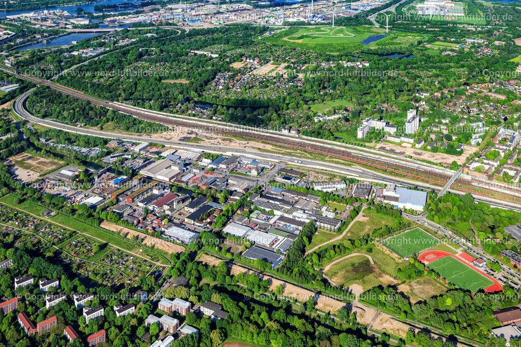 Hamburg_Wilhelmsburg_Stadtansicht_ELS_0084070524 | HAMBURG 07.05.2024 Wilhelmsburg Industrie und Wohngebiet Reiherstieg in Hamburg, Deutschland. // Wilhelmsburg industry and residential area Reiherstieg in Hamburg, Germany. Foto: Martin Elsen