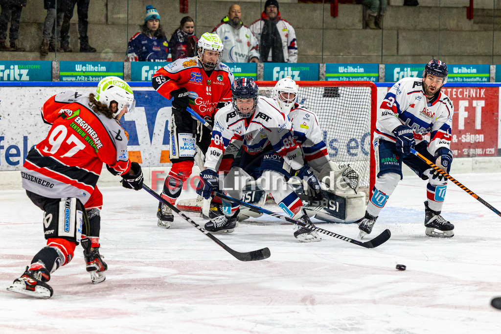 TSV Peißenberg Miners vs ESC Kempten SHARKS | Eishockey Bayernliga 2023/2024, TSV Peißenberg Miners vs ESC Kempten SHARKS, 20240121,
Torchance Lynnden PASTACHAK (Miners 97),
2024-01-21 in Peißenberg (Eisstadion)
97 Lynnden PASTACHAK (Miners 97), 95 Moritz BIRKNER (Miners 95), 81 Louis LANDERER (SHARKS 81), 3 Timo SCHIRRMACHER (SHARKS 3), 52 Jakob NERB (SHARKS Goalie 52)
Copyright: WolfgangxLindner foto-lindner.de