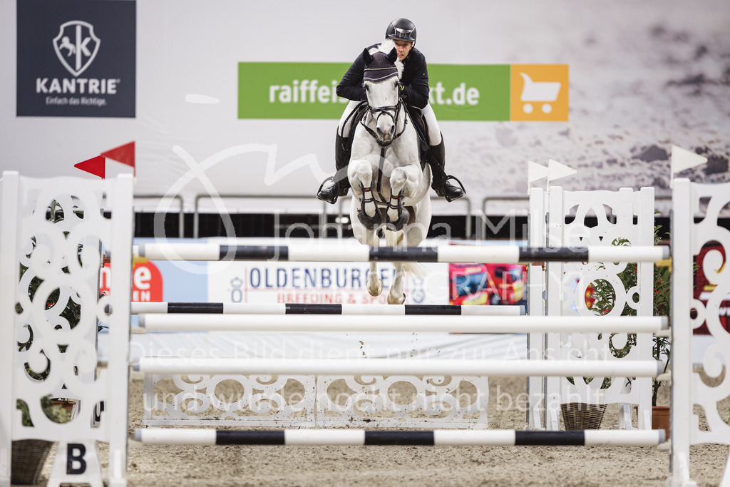 231028_Oldenburg_S1-Spr_Amateure-159 | Deine schönsten Turniermomente als professionelle Fotos! Entdecke hochwertige Pferdesport-Fotografie im Online-Shop. Jetzt Fotos finden & bestellen!
