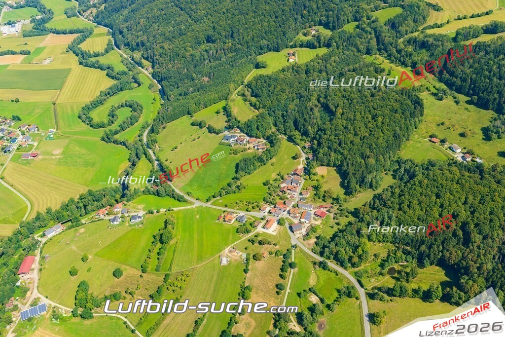 Klassische Luftaufnahme ohne Drohne zeigt:Empertsreut bei Perlesreut - Die Luftbildaufnahme wurde 2025 vom UL-Flugzeug heraus erstellt ( keine Drohne ) - Hochauflösende Luftaufnahme -Nicht vergleichbar mit Google Maps oder Satelittenbilder- Die Geschenkidee !Mit Lizenz und Bildrechte bestellbar
