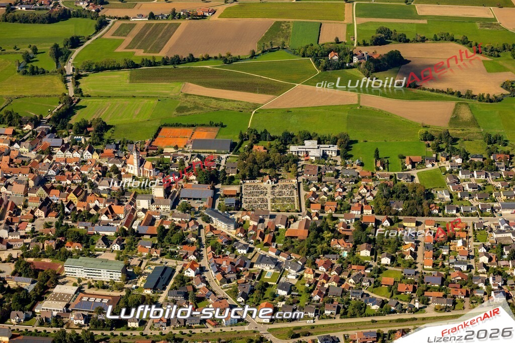 Das Luftbild zeigt : Flurstraße Geiselhöring - Die Luftaufnahme wurde 2023 vom UL-Flugzeug aus erstellt ( keine Drohne ) - Hochauflösende Luftaufnahme - Für grossformatige Ausdrucke geeignet. Die Geschenkidee !Mit Lizenz und Bildrechte bestellbar