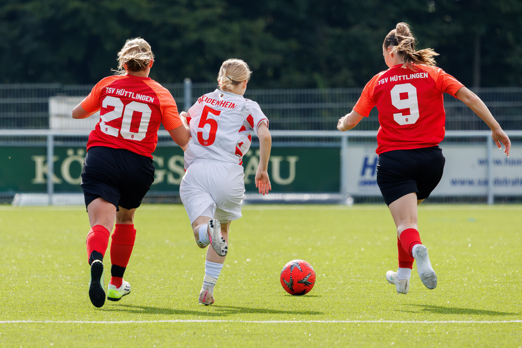 FCHHÜT_251003_4663 | 1.FC Heidenheim 1846 II vs. TSV Hüttlingen, Fußball, Frauen, Bezirkspokal, 2025/2026, 1.Runde, 03.10.2025 in Mergelstetten, Sportplatz 2(Foto: Michael Bulling) - Realisiert mit Pictrs.com