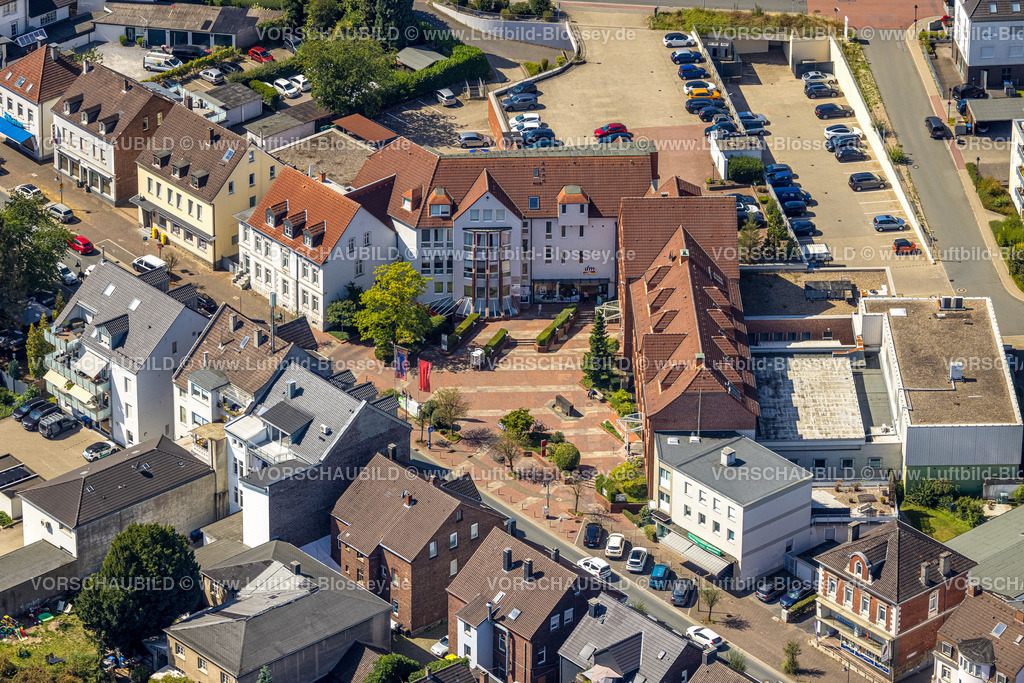 Sprockhoevel220808146 | Luftbild, Platz an der Hauptstraße, Niedersprockhövel, Sprockhövel, Ruhrgebiet, Nordrhein-Westfalen, Deutschland
