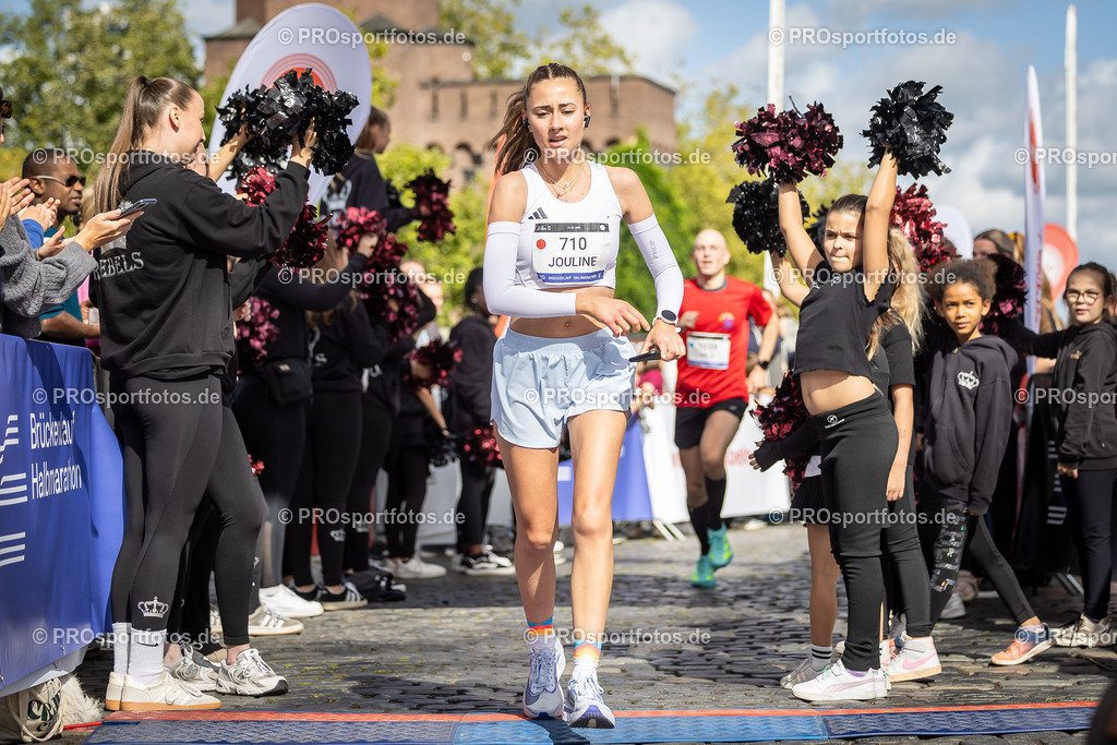 44. Kölner Brückenlauf; Koeln, 14.09.25 | Impressionen vom 44. Kölner Brückenlauf am 14.09.25 am Schokoladenmuseum in Koeln. Foto: BEAUTIFUL SPORTS/Leah Kohring