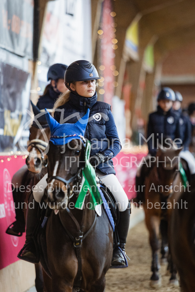 221127_Winterfestival_L-Spr_HPTTY-305 | Deine schönsten Turniermomente als professionelle Fotos! Entdecke hochwertige Pferdesport-Fotografie im Online-Shop. Jetzt Fotos finden & bestellen!