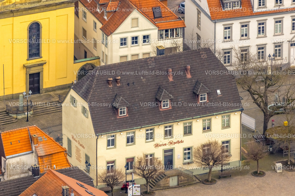 Werl240308206 | Luftbild, historische Marien-Apotheke an der Wallfahrtsbasilika in der Altstadt, am Marktplatz Alter Markt, Werl, Nordrhein-Westfalen, Deutschland