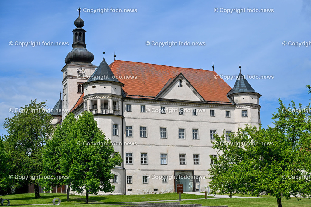 Hartheim_ Lern- und Gedenkschloss_ 07.05.2025-9 | 07.05.2025, Hartheim, AUT, Lern- und Gedenkort, Schloss Hartheim, im Bild Schloss Hartheim, Toetungsanstalt der Nazionalsozialisten waehrend des 2. Weltkrieg, NS-Zeit, Holocaust, Euthanasie, Psychiatrie, Gedenkstaette, KZ-Haeftlinge, Menschen mit Behinderung, Verbrechen, Weg der Vielfalt, gegen Vergessen