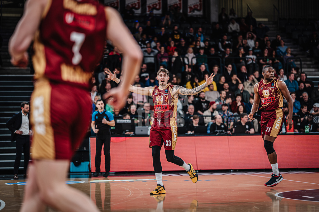 Basketball | Männer | Saison 2024/2025 | BKT EuroCup | Veolia Towers Hamburg vs. Umana Reyer Venice | 08.01.2025 | Kyle Wiltjer (#33, Umana Reyer Venice) jubelt