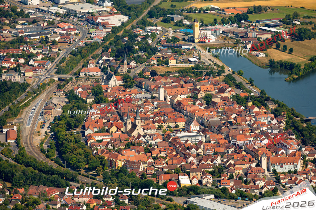 Das Luftbild zeigt :  Haßfurt - Die Luftaufnahme wurde 2023 vom UL-Flugzeug aus erstellt ( keine Drohne ) - Hochauflösende Luftaufnahme - Für grossformatige Ausdrucke geeignet. Die Geschenkidee !Mit Lizenz und Bildrechte bestellbar