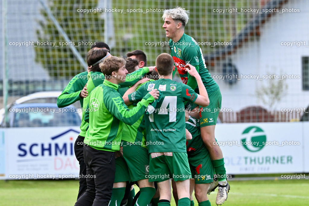 Dellach Gail vs. Rapid Lienz | Jubel Rapid Lienz Mannschaft, #14 Michael Johann Niedrist Rapid Lienz, #16 Sandro Unterreiner Rapid Lienz, Dellach Gail vs. Rapid Lienz, Dellach Gail vs. Rapid Lienz am 26.04.2024 in Dellach (Sportplatz Dellach Gail), Austria, (Photo by Bernd Stefan)