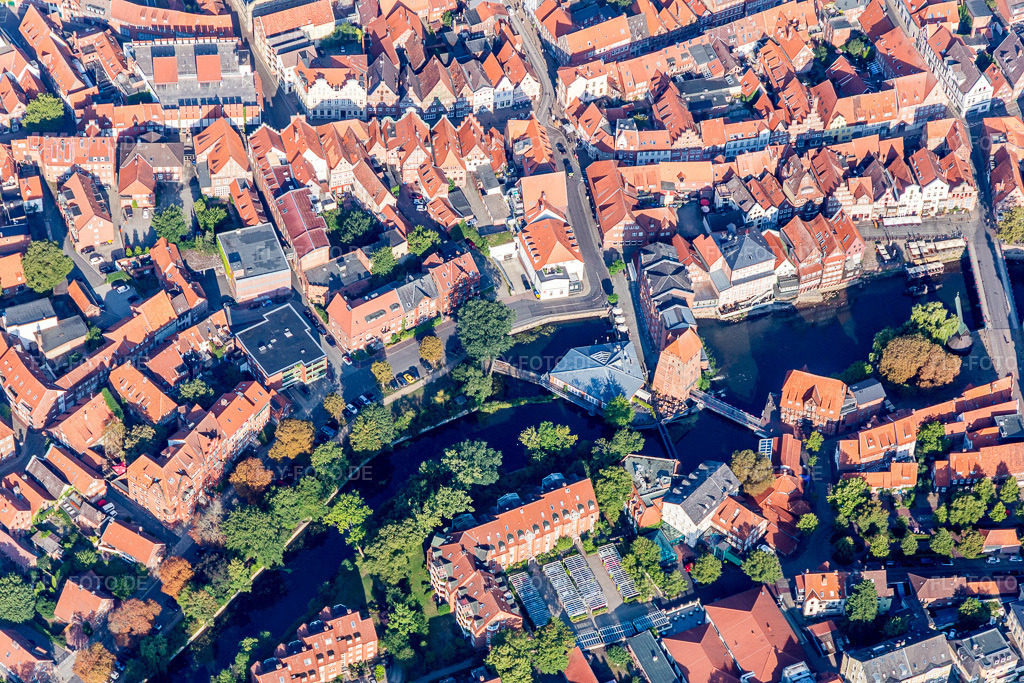 Luftbild: Abtsmühle in Lüneburg im Bundesland Niedersachsen in Deutschland. – Foto: IMG_110392.jpg vom 18.08.2018 durch Werner Riehm/FLY-FOTO.de – Auflösung des Originals: 5472 x 3648 px