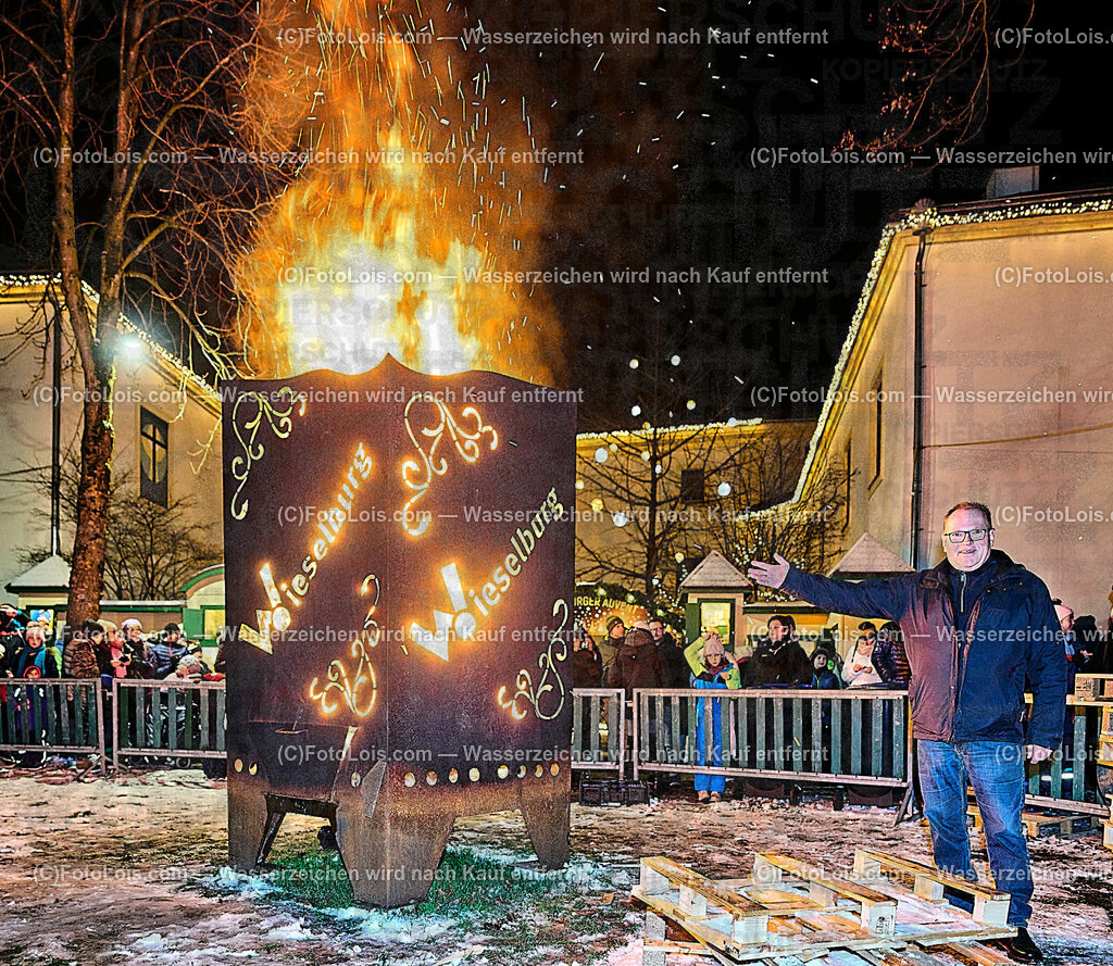 ALP9508_Wieselburger ADVENT_Wintersonnenwendfeuer_Lechner Josef | (C)FotoLois.com, Alois Spandl, Wieselburger Advent, Wintersonnenwendfeier mit Umzug durch die Stadt, Sonnenwendfeuer und Perchtenlauf mit Show im Schlosspark, Mitwirkung der Partnergemeinde EINBECK, Sa 17. Dezmber 2022.