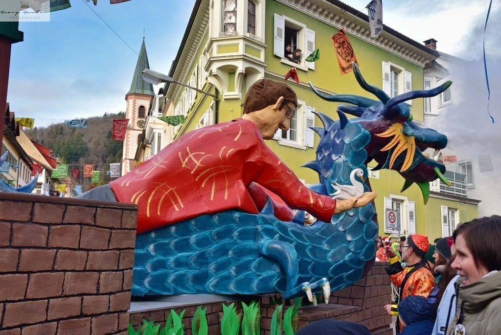 Umzug Sonn  _26-223-RA | Fotoblog Schwarzwald, Foto Blog Wiesental, Pfaffenberg, Winterzauber, Zeller Bergland, Zell im Wiesental, Fotoblog Wiesental, Landschaftsfotos, Bilder Wiesental, Natur, Naturbilder, Fastnacht, Zeller Fastnacht, Zeller Fasnacht, Zeller Bergland, Belchen, - Realisiert mit Pictrs.com