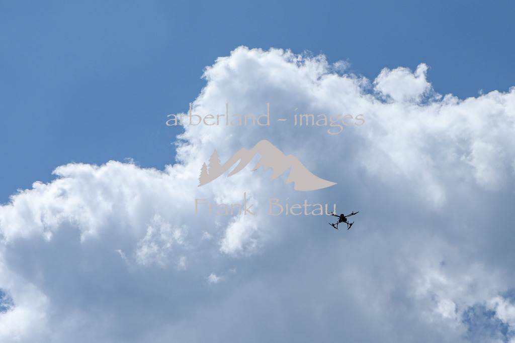 OE7A0070 | Drohne der Rettungshundestaffel am Himmel