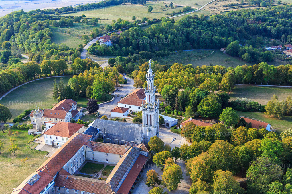 Vue aérienne: Basilique de Sion à Saxon-Sion dans le département Meurthe et Moselle, France – .Photo: IMG_118503.jpg prise le 16/09/2019 par Werner Riehm/FLY-FOTO.eu – Résolution de l'original: 5472 x 3648 px