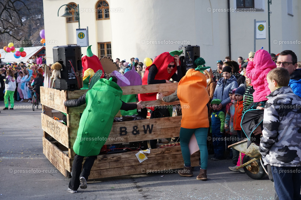 news-2023-Feb11-Fasching-Weissenbach-DSC01847 | Info aus dem Bezirk Reutte/Ausserfern Tirol sowie eine umfangreiche Bilddatenbank über die gesamte Region: Lechtal, Talkessel Reutte, Tannheimertal, Zwischentoren. Lech, Plansee, Zugspitze, Grenztunnel, B179, Fernpassstraße, Verkehr, Lawinen, Tradition, - Realisiert mit Pictrs.com