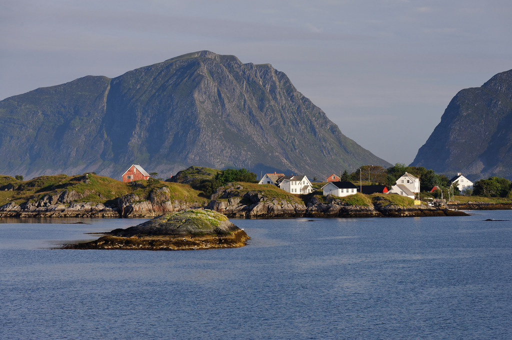 Dorf an der Kueste | Norwegen - July 16, 2011: Dorf an der Kueste. - Realisiert mit Pictrs.com