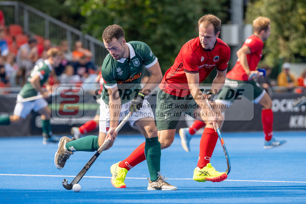HK_20240915_106477 | 1. Bundesliga Herren Crefelder HTC - Uhlenhorst Mülheim am 15.9.2024 Crefelder HTC , CHTC, Krefeld , Nick Werner ( Uhlenhorst Mülheim ) , Linus Michler ( Crefelder HTC #7 )