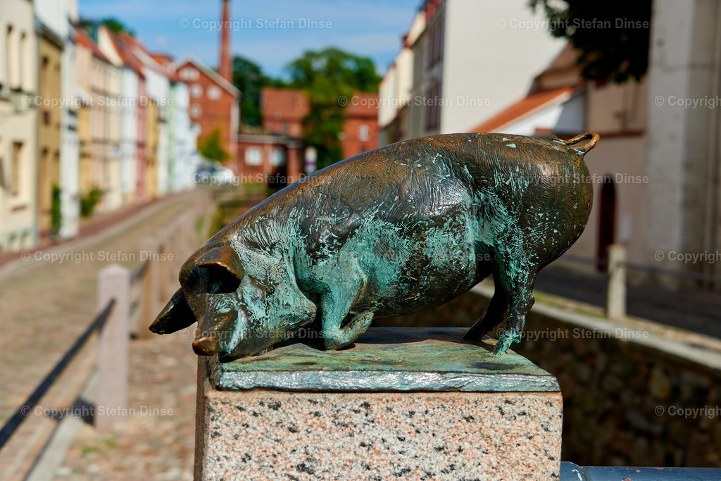 _DSC3300 | Findlinge im Eis, Zeesenboote bei der Traditionsregatta, eine Seebrücke im Sonnenaufgang - mit den Bildern aus dieser Galerie erhalten Sie wunderschöne Aufnahmen über das ganze Jahr. Ein tolles Produkt zum Verschenken, Werben oder zum Träumen vom nächsten - Realisiert mit Pictrs.com