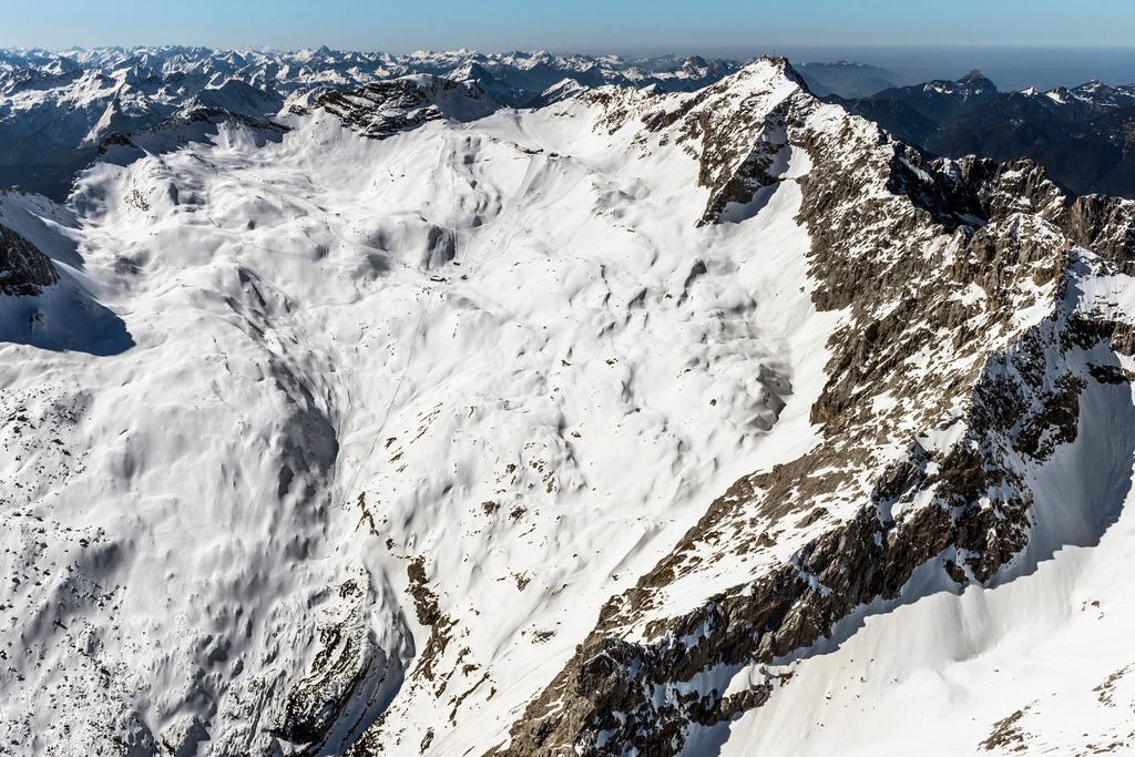 Felsen- Massiv und Berglandschaft des Zugspitzmassiv mit den Gipfeln der Zugspitze | Felsen- Massiv und Berglandschaft des Zugspitzmassiv mit den Gipfeln der Zugspitze