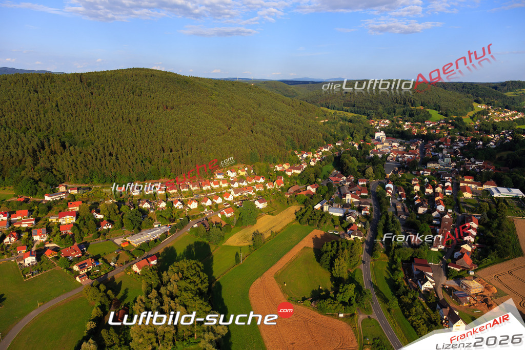 Die Luftaufnahme der Stadt Weissenbrunn wurde vom UL-Flugzeug heraus erstellt ( keine Drohne )- hohe Auflösung für beste Qualität