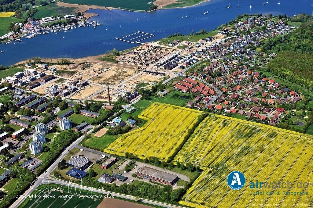 Luftbild Kappeln an der Schlei & Ellenberg | Marinewaffenschule Kappeln-EllenbergThe Marinewaffenschule Kappeln-Ellenberg was a major training facility of the German Navy (Bundesmarine), located in Ellenberg, a district of Kappeln an der Schlei in Schleswig-Holstein. Established on October 1, 1974, it was formed by merging the Marineartillerieschule (Naval Artillery School) and the Marineunterwasserwaffenschule (Naval Underwater Weapons School). The Kappeln site served as Lehrgruppe B, primarily responsible for training personnel in overwater weapons systems and associated fire control systems, including mechanics and electronics specialists, especially for fast attack craft.