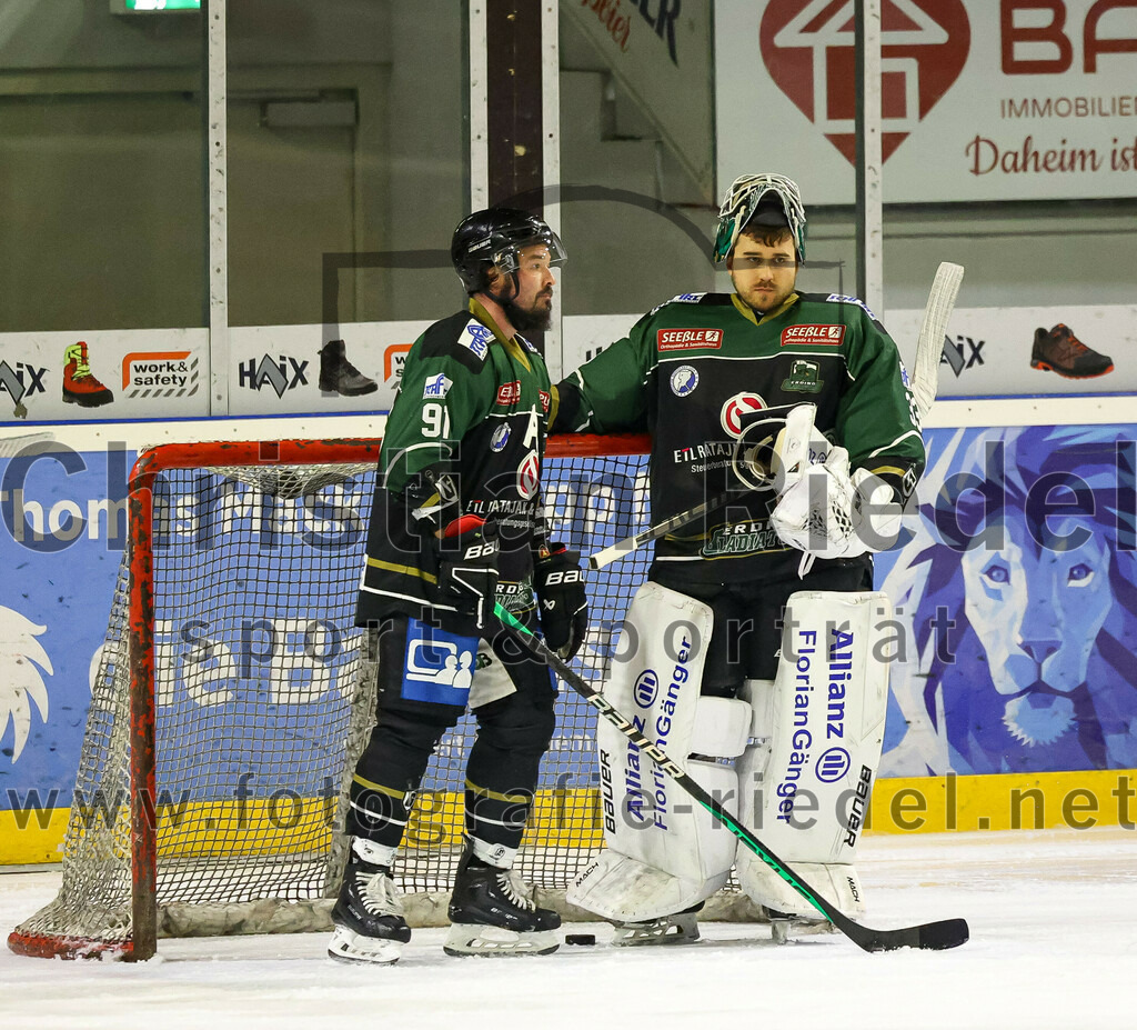 2023-02-10_099_TSV_Erding_gegen_ERSC_Amberg | Erding, Deutschland, 10.02.2023:
Eishockey, Bayernliga Meisterrunde Gruppe B 2022 / 2023, 3. Spieltag, TSV Erding gegen ERSC Amberg, Endergebnis: 6:3

Rudolf Lorenz (Erding Gladiators, #91), Torwart Thomas Hingel (Erding Gladiators, #33)

Foto: Christian Riedel / fotografie-riedel.net