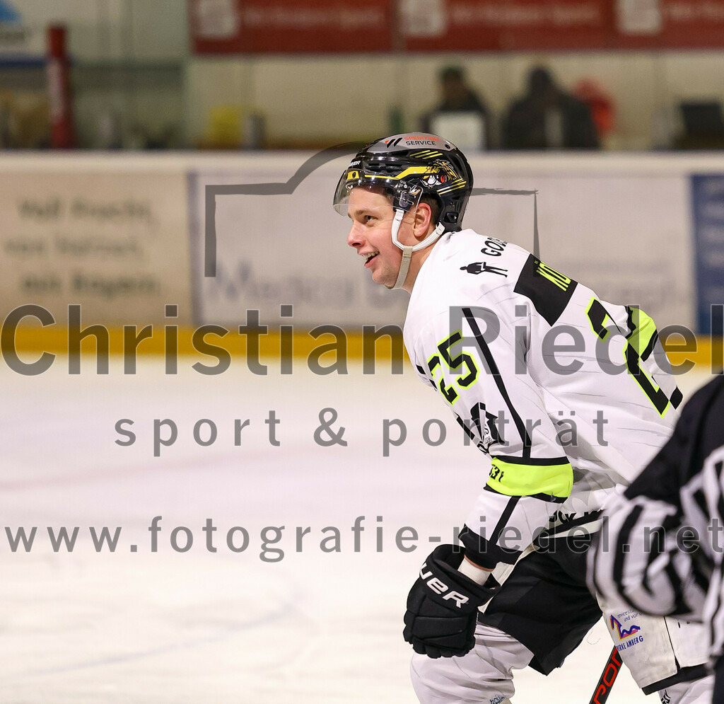2024-02-23_067_TSV_Erding_gegen_ERSC_Amberg | Erding, Deutschland, 23.02.2024:
Eishockey, Bayernliga Playoffs 2023 / 2024, 3. Spieltag, TSV Erding gegen ERSC Amberg, Endergebnis: 2:3 n. V.

Felix Köbele (ERSC Amberg, #25)

Foto: Christian Riedel / fotografie-riedel.net