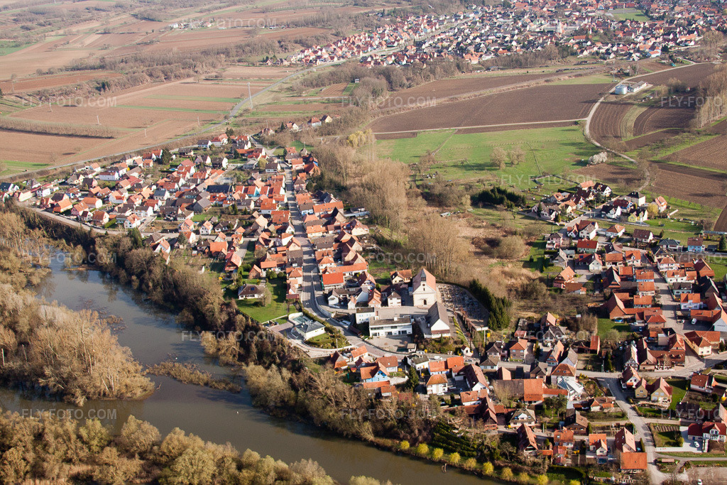 Aerial view: View of the town in Munchhausen in the state Bas-Rhin, France.Photo: IMG_25598.jpg taken on 04/02/2010 by Werner Riehm/FLY-FOTO.comResolution of the original: 4752 x 3168 px