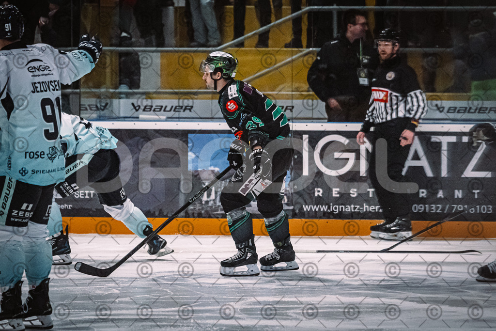 Alligators_vs_Lindau_21_12_2025-098 | Höchstadt Alligators Fotogalerie: Eishockey-Action aus Franken. Professionelle Spielfotos, Portraits & Stadionbilder zum Download. Jetzt entdecken! - Realisiert mit Pictrs.com