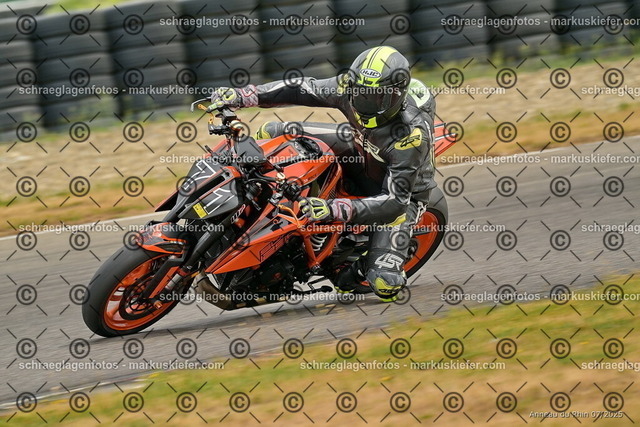 25bt05-1566 | markuskiefer.com - Realisiert mit Pictrs.com