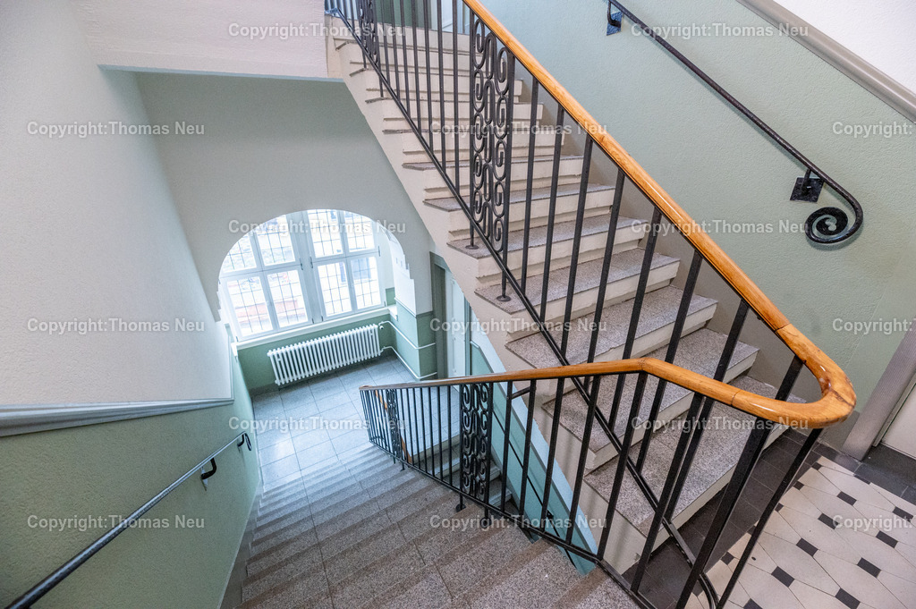 Liebfrauenschule_Landrat_Fotografie-Thomas-Neu-45 | Bensheim, Liebfrauenschule, Landrat Christian Engelhardt  Landrat Engelhardt, um die durch das Kommunalinvestitionsprogramm II - KIP macht Schule geförderten und renovierten Räumlichkeiten im Altes Schulhaus der LFS offiziell zu übergeben.,Bild: Thomas Neu